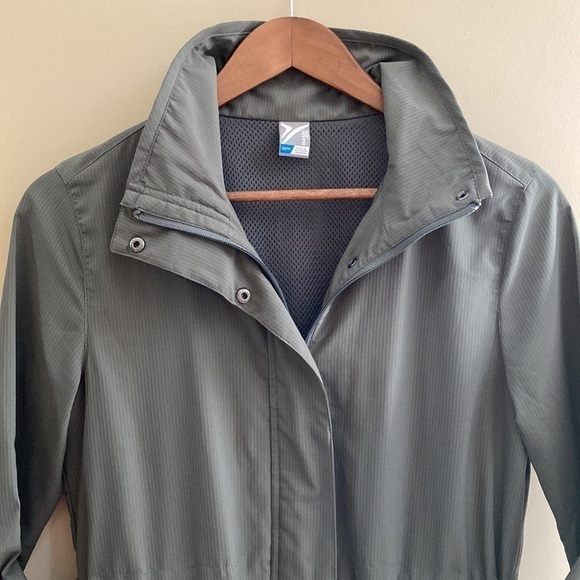 Lightweight military style Jacket. Green drawstring waist. - Picture 3 of 9